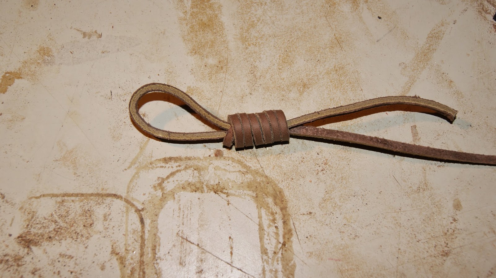 Knife Wonder How I tie Lanyards on Smaller knives