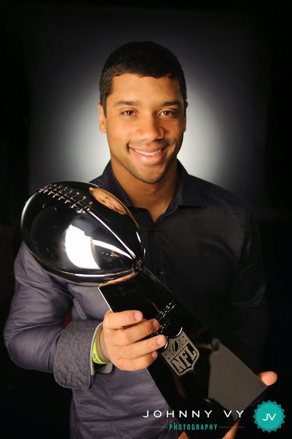 Russell-Wilson-Lombardi-Trophy-003.jpg