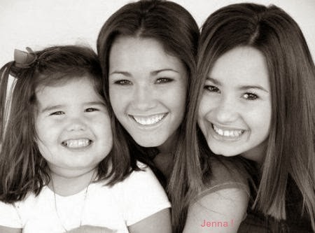 Demi and sisters