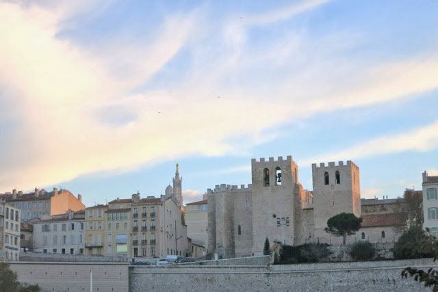 marseille,marseille 2013,notre dame de la garde,abbaye sainte victor,le vieux port,navettes,gateaux,arlesiennes,santons