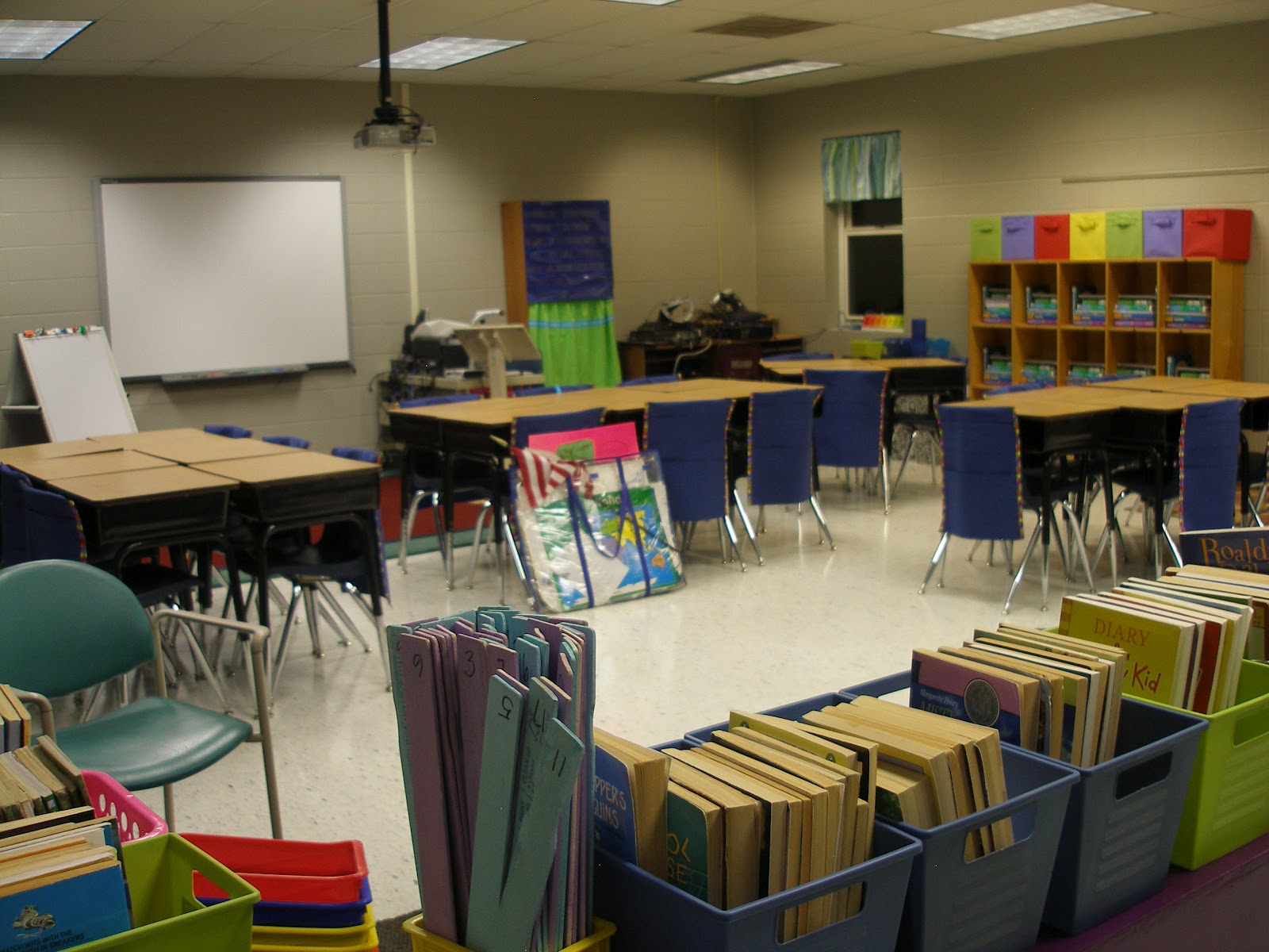 Mrs. Kelly's Fantastic Fourth Grade: Classroom Set Up Day 41600 x 1200
