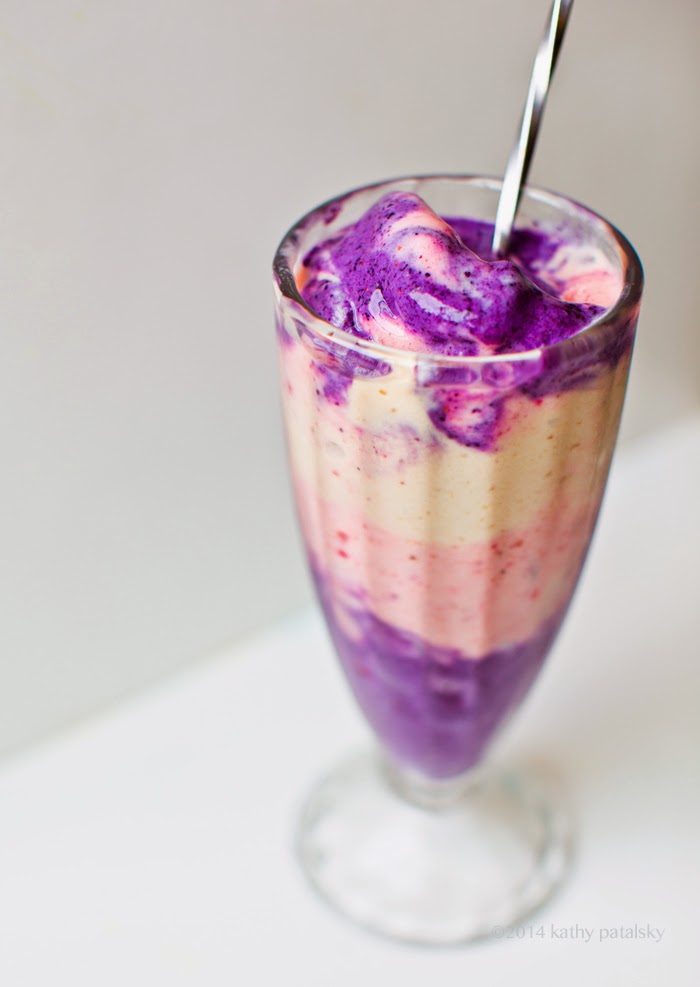 Banana Blender Ice Cream. Video HowTo. Pink, Banana and Blueberry. Vegan Recipe