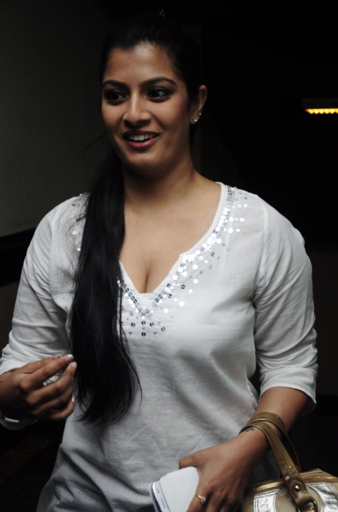 varalaxmi-sarathkumar_13315487997.jpg