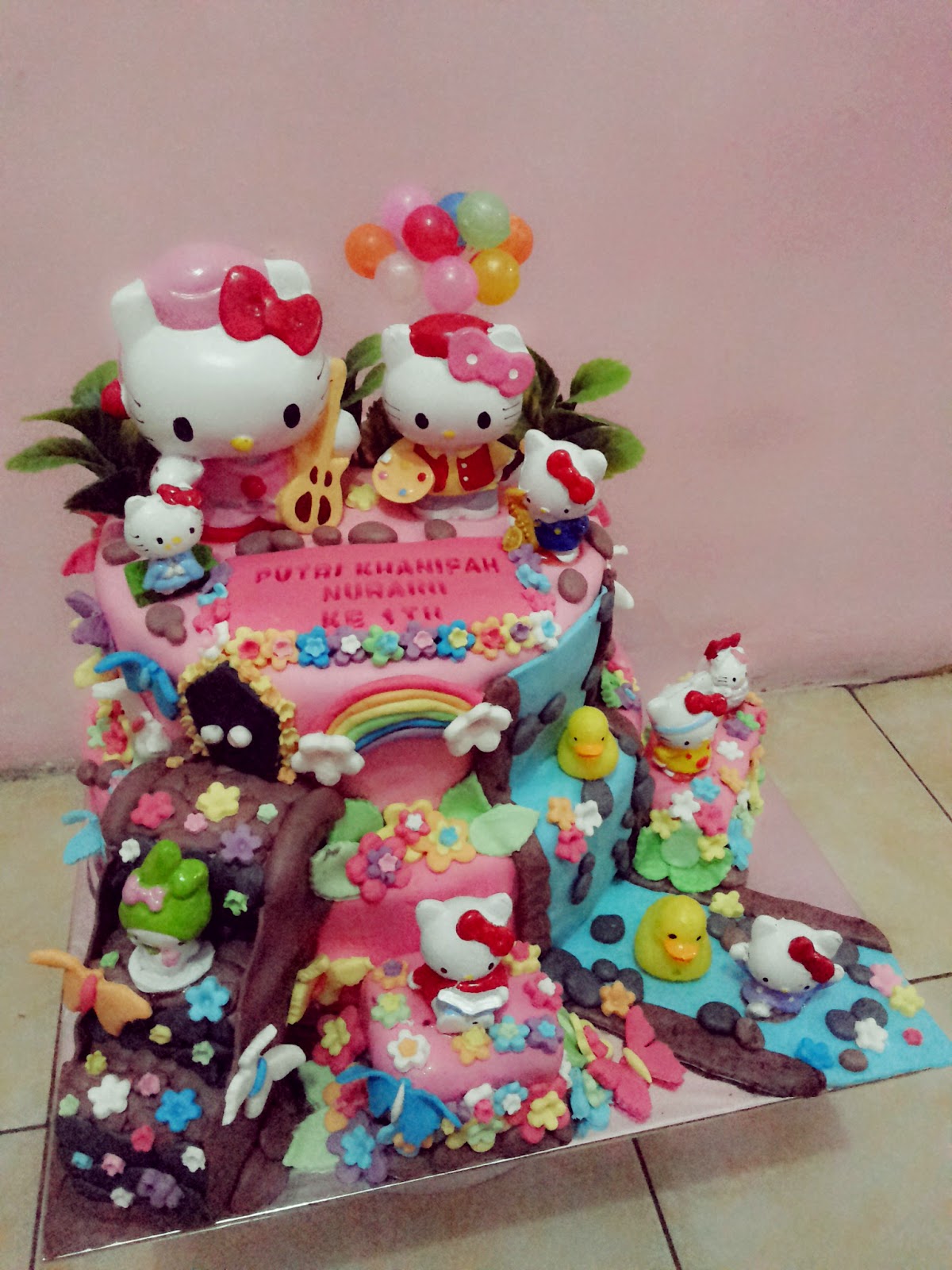 SAGITARIUS CAKE SHOP: KUE ULANG TAHUN HELLO KITTY 2 TINGKAT