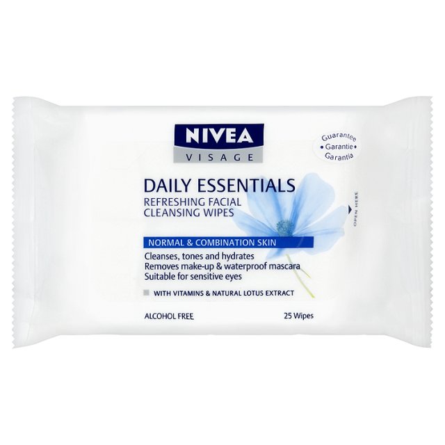 Peaches Choi * ★ * . Makeup Remover Wipes Nivea vs. Simple (Review and Comparison)