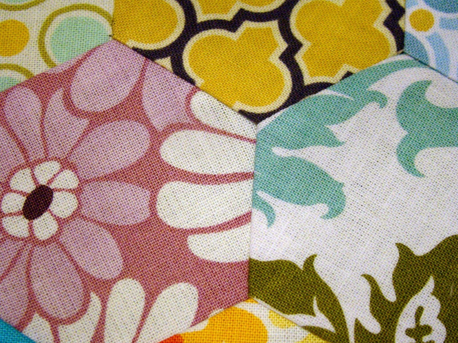 SewCraftyJess Accuquilt GO! Hexagons Placemat Tutorial