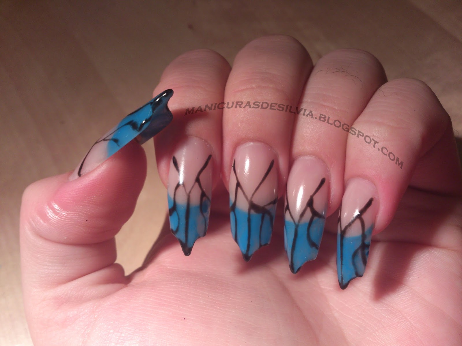 Manicuras de Silvia Algo nuevo uñas "blade" (Blade nails)