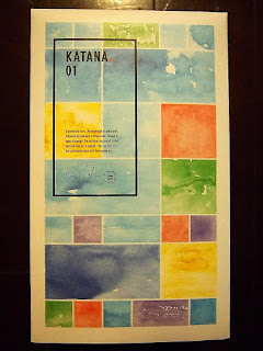 FREETEL KATANA 01の化粧箱はWindows 10のスタート画面を模したパターンが施される