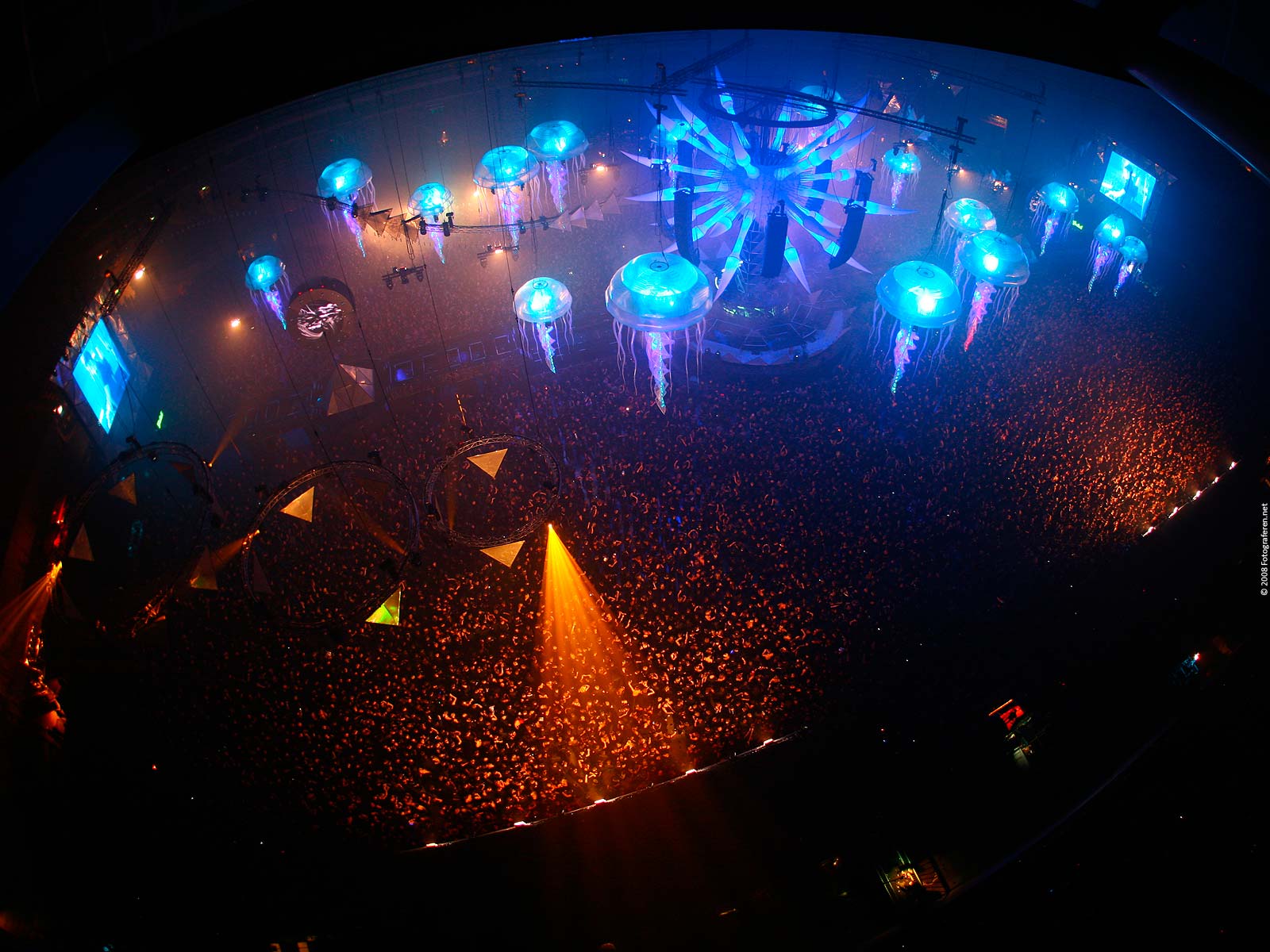 http://2.bp.blogspot.com/-9Hav_z2Qtf4/Ta8P2HKeqUI/AAAAAAAAABw/2cBYdEE_jDA/s1600/sensation_black_wallpaper_XXL_01.jpg