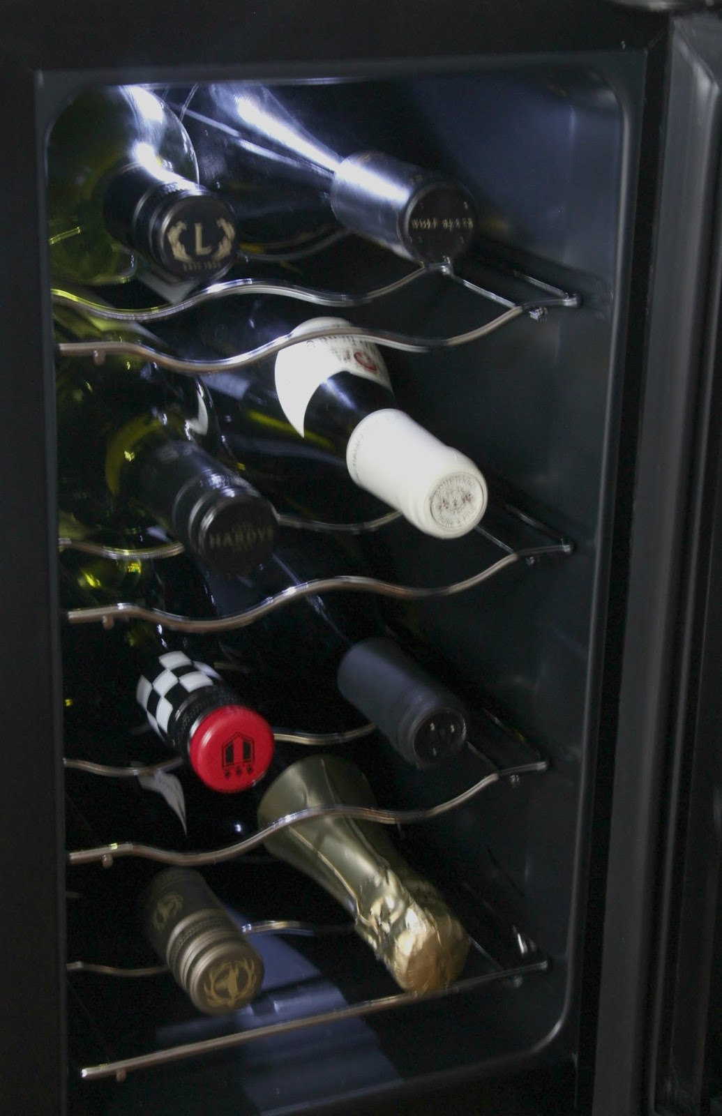 Keep it Beautiful Designs The Best Countertop Wine Refrigerator!