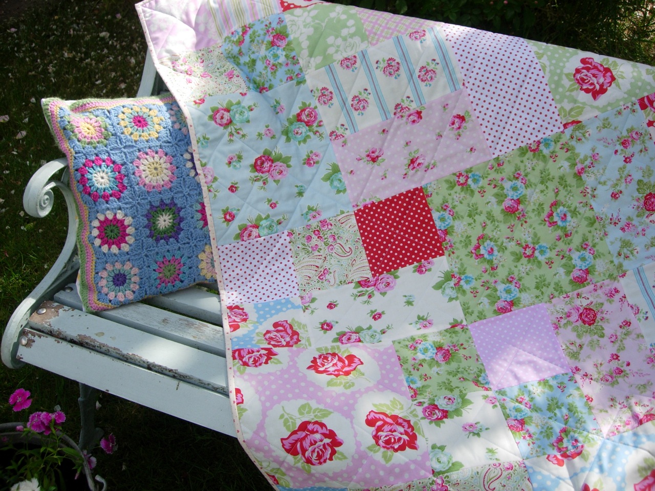 HenHouse Emporium Summer Blooms Quilt