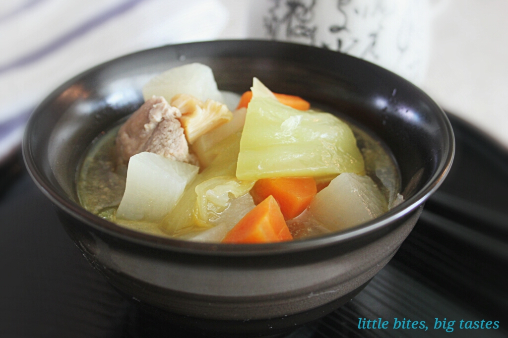Daikon Radish with Carrot and Salted Vegetable Soup foodelicacy