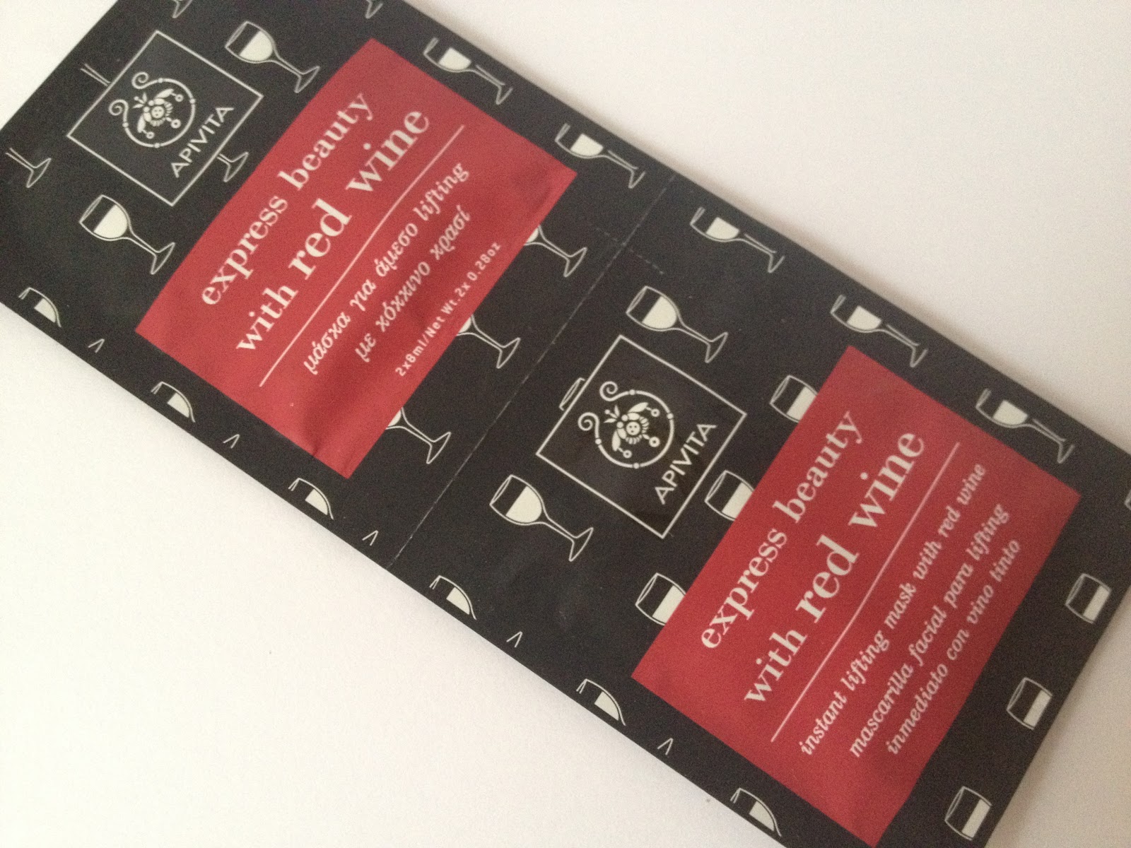 *beautifully superfluous* REVIEW APIVITA EXPRESS BEAUTY WITH RED WINE