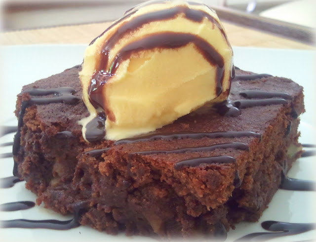 Brownie De Chocolate Con Helado De Vainilla
