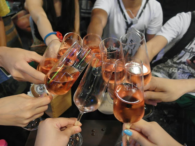 wine connection singapore lunarrive pink moscato