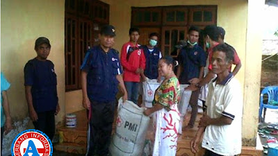 PMI Bima Santuni Korban Banjir 