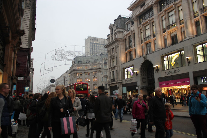 Busy oxford Street, Topshop flagship title=
