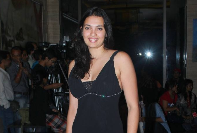 Star Vivan Bhatena S Wife Nikhila Bhatena Gets Hot Attention At Event Vivan bhatena height, weight, age, wife, affairs & more vivan bhatena lifestyle 2018,biography vivan bhatena reveals the real reason for hiding the pregnancy news from everyone. star vivan bhatena s wife nikhila bhatena gets hot attention at event