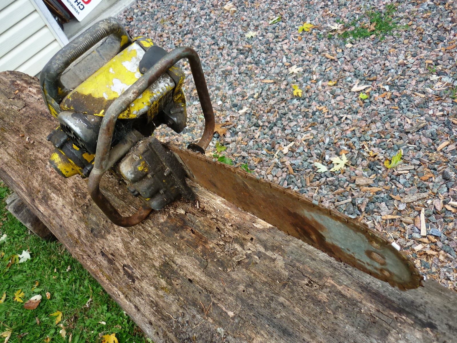 VINTAGE CHAINSAW COLLECTION MCCULLOCH model 47.