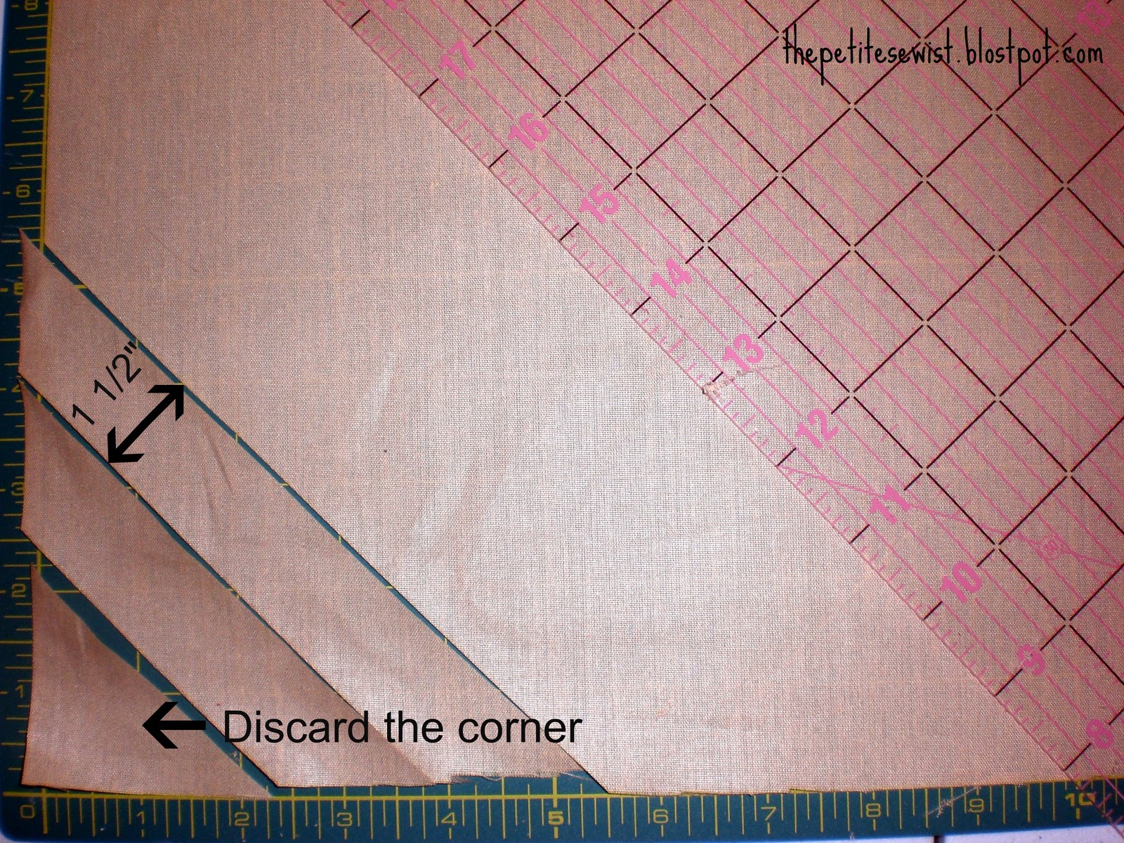 The Petite Sewist Tutorial DIY 1/2" Double Fold Bias Tape