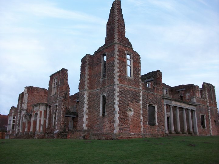 HAUNTED EARTH AT HAUNTED HOUGHTON HOUSE Haunted Earth`s Ghost World