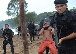 Desalojo de Belmonte - VERGONHA !!!!! Começou o desalojo de Belomonte na Amazônia, para a construção da hidrelétrica mais danosa dos último tempos no que se refere aos ciclos de H2O e O2 do planeta. Uma verdadeira TRAGEDIA ECOLÓGICA que irá devastar e exterminar o bioma e as espécies que vivem ali há milhares de anos!! há muito tempo se luta pela não construção da barragem de Belomonte e pela salvação dos índios e dos ribeirinhos que ali vivem.. mas poucos parecem perceber a importância capital deste assunto!! a imagem diz tudo!! O que mais me revolta é quem em pleno século 21, com todas as fontes renováveis que existem, devemos ainda destruir nossa natureza para obtermos energia.... porra aqui tem sol todo ano pq não investir na energia solar??? eólica??? sinceramente senhora Dilma Roussef, vc me decepcionou e muito, não deverias deixar que essa tragédia acontecesse, mas pelo visto com certeza os interesses vem primeiro do respeito pela natureza e pelos seres humanos... A CONSTRUÇÃO DE BELOMONTE DEVE PARAR IMEDIATAMENTE!!!!!!!! — com Elcione DC Da Conceicao. https://www.facebook.com/photo.php?fbid=3341544190437&set=a.1836970337031.101991.1623681473&type=1&theater