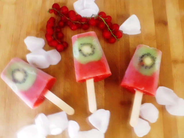 ghiaccioli alla fragola e kiwi