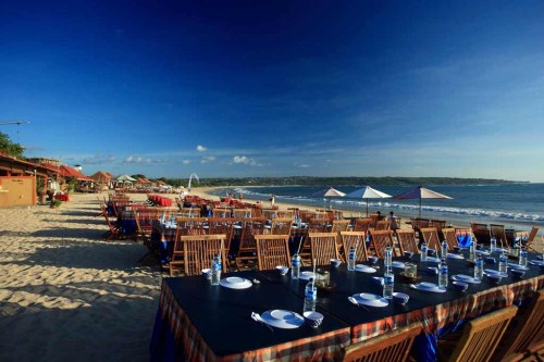 Pantai Jimbaran, Sunset dan Dinner Romantis di Tepi Pantai
