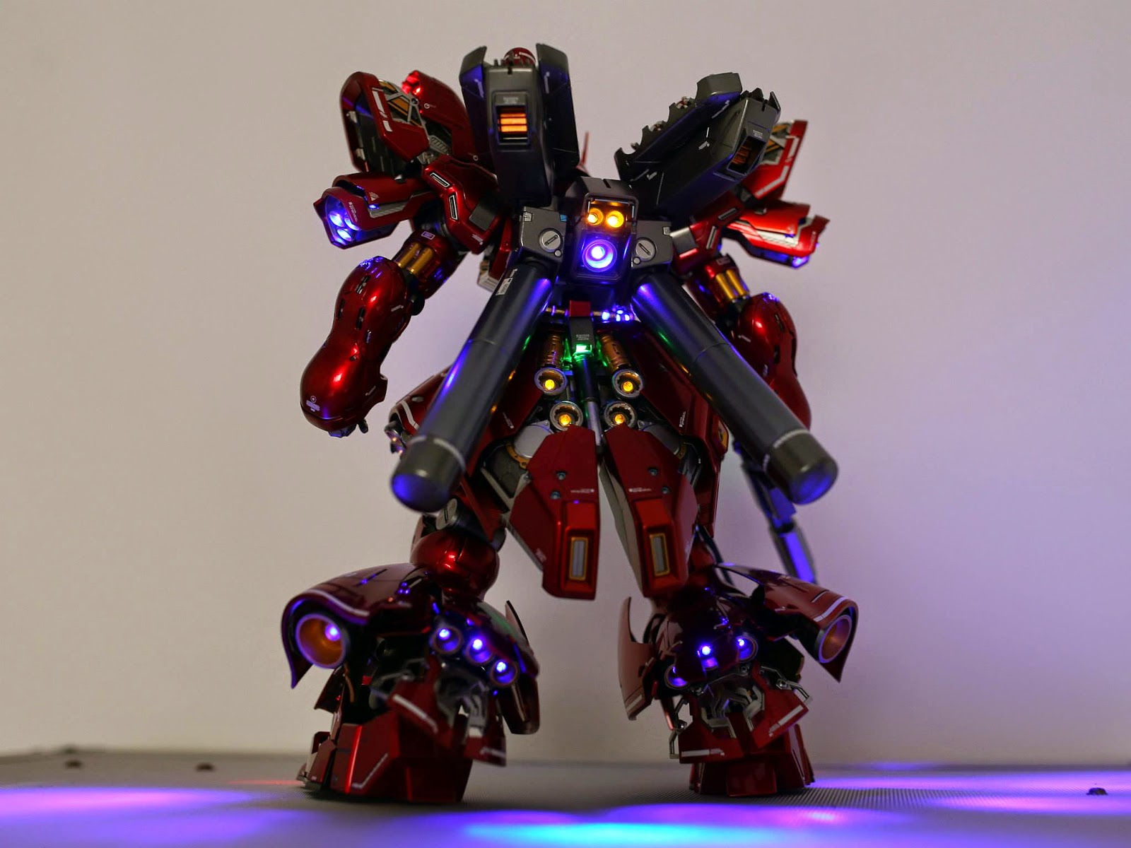 GUNDAM GUY: MG 1/100 Sazabi Ver Ka - Cuatomized Build + LEDs