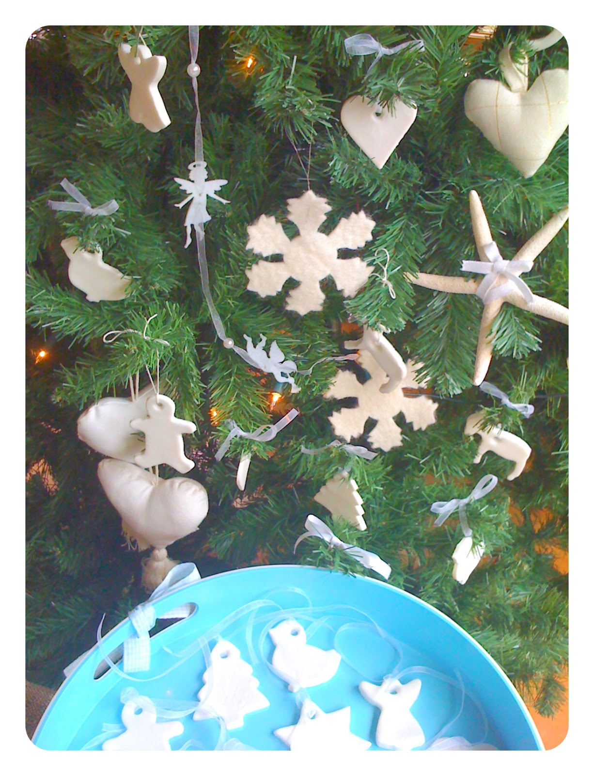 Alessandra Zecchini White Christmas tree decorations made with fondant