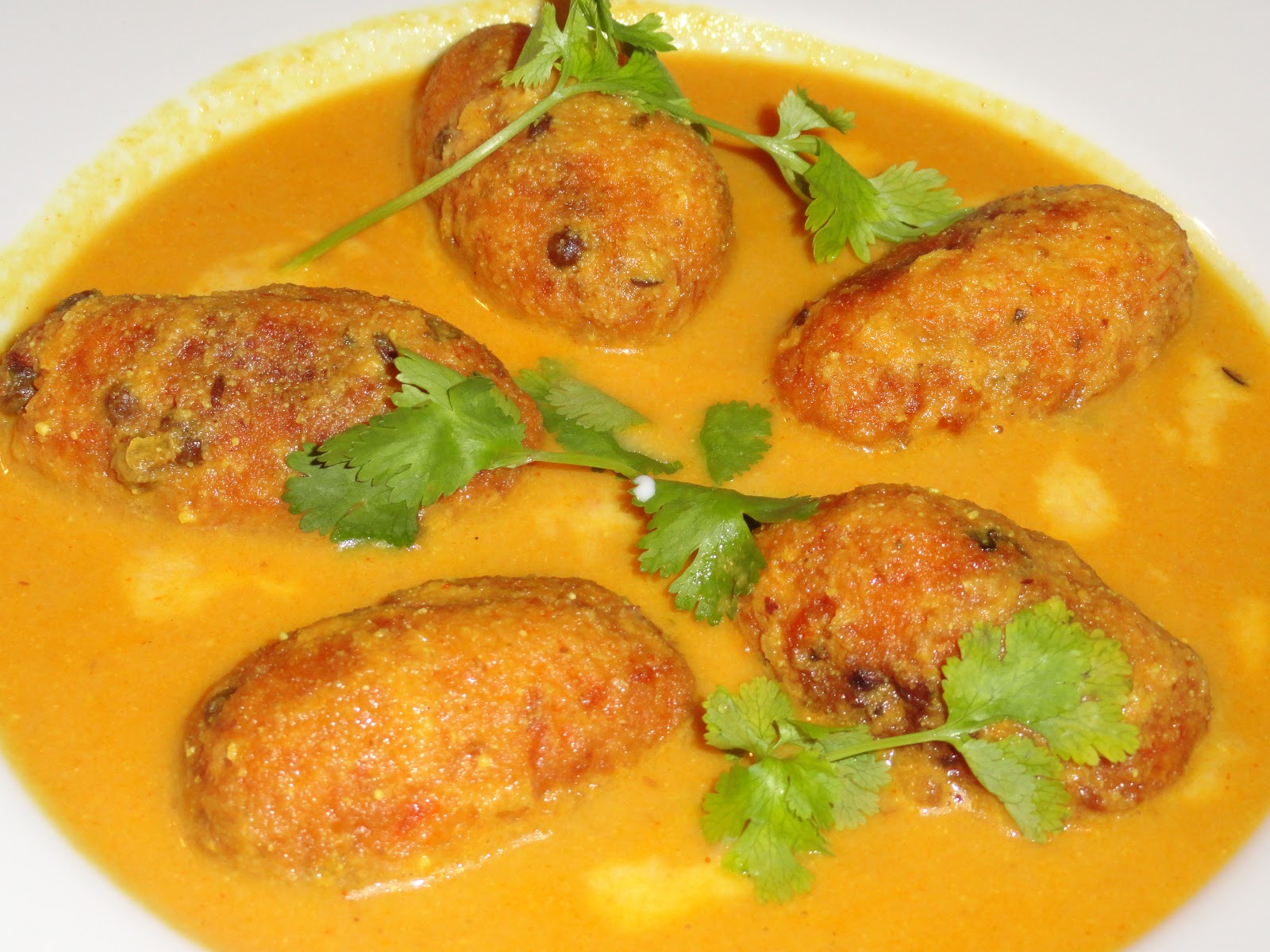 Eat n Eat little More Malai Kofta/Vegetable balls in Creamy Sauce