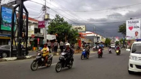 Permudah Arus Akses, Median Pembatas Jalan KH Mansyur Dibuka