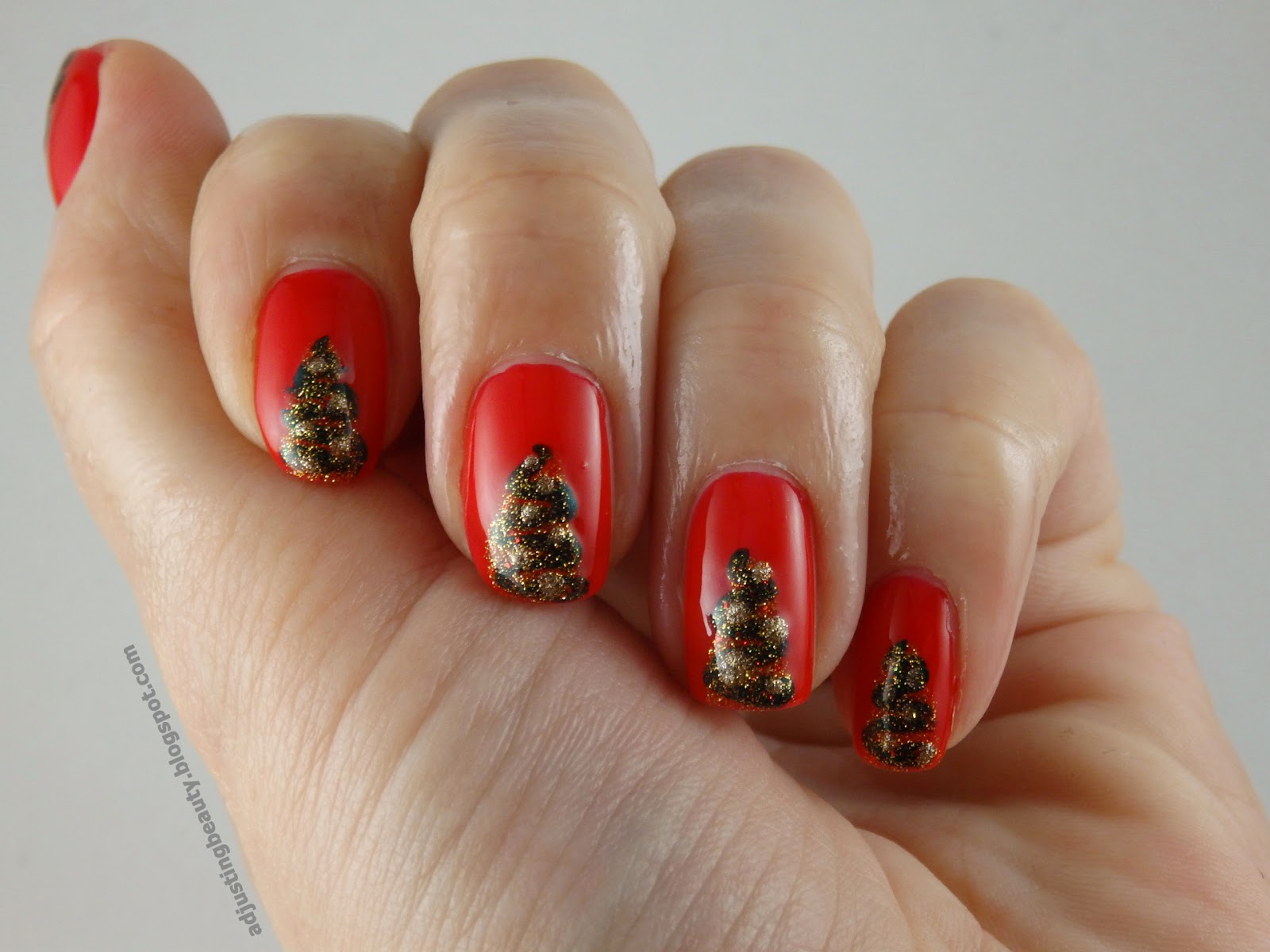 Christmas tree nails Adjusting Beauty