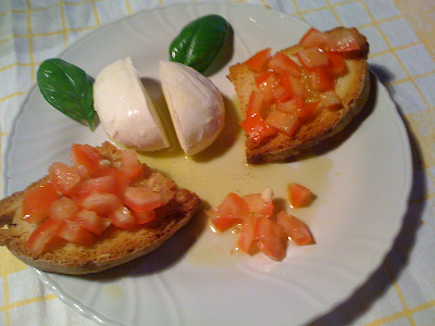 BRUSCHETTE AGLIATE AL POMODORO