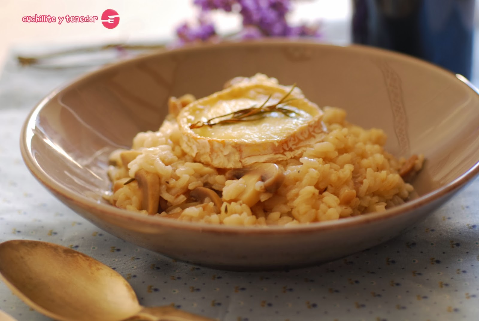 Risotto de setas con queso de cabra al romero. Cuchillito y Tenedor