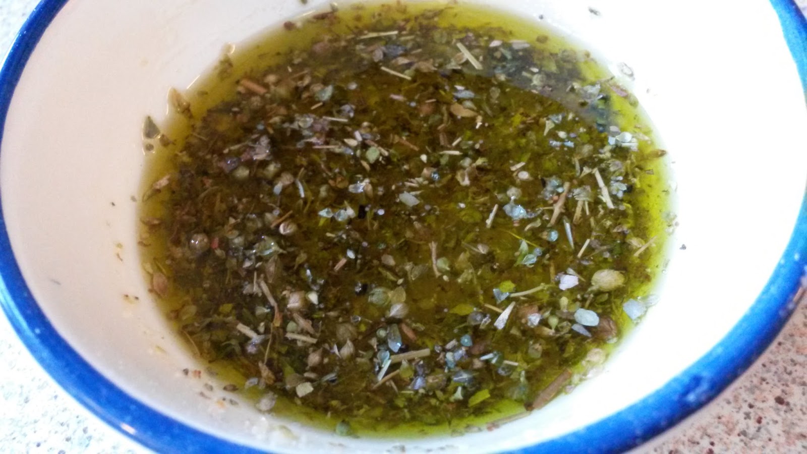 Sarımsaklı Salata Sos Tarifi Sarımsaklı Salata Sos Tarifi