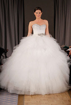 http://2.bp.blogspot.com/-9azXBNNpYk4/TaMfX31vDBI/AAAAAAAAAoA/6q2ZtzT8McM/s1600/new-ines-di-santo-wedding-dresses-spring-2012-022.jpg