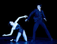 El 25 y 26 de noviembre de 2011 danza en el Teatro Central, 'New Work' de La La La Human Steps
