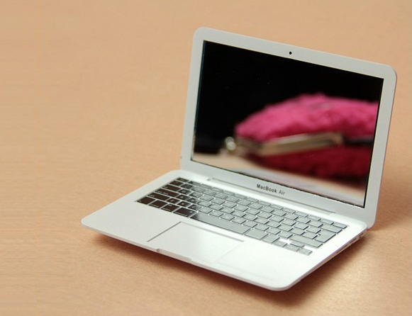 Macbook Air Mirror - Feel Desain