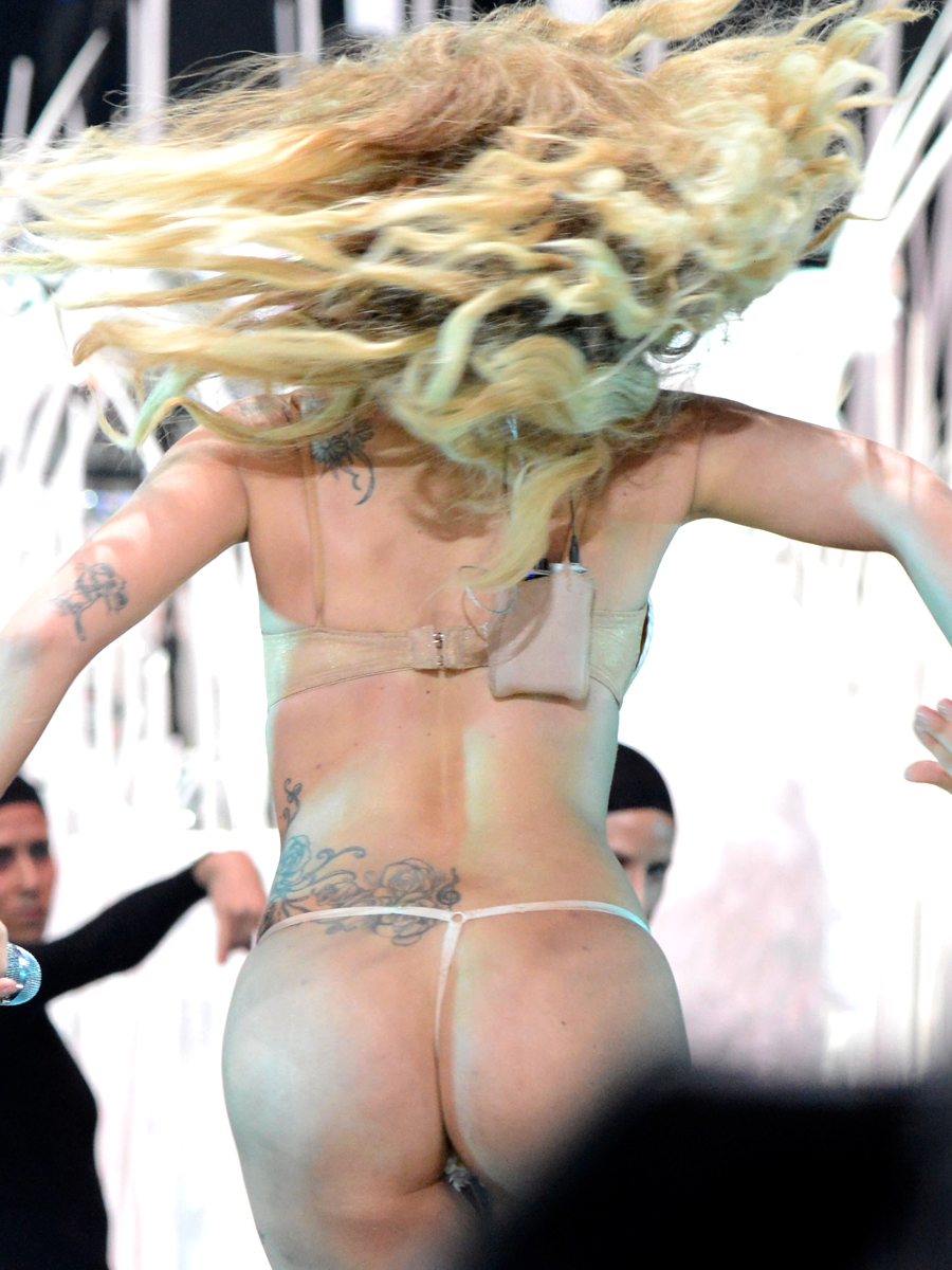 Photos Of Lady Gaga Showing Off Her Ass In A G-string At The 2013 MTV Video...