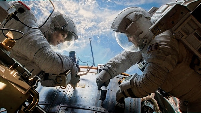 Sandra Bullock y George Clooney en una escena de Gravity