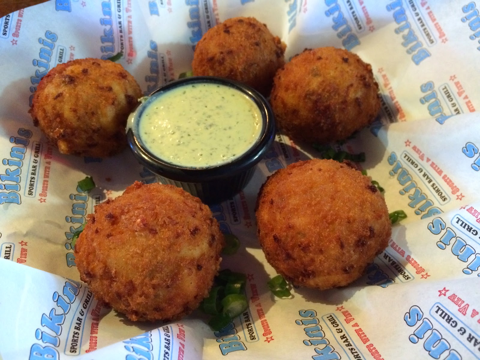 Bikinis Sports Bar & Grill In Austin / オースティンのビキニズ スポーツバー&グリル I'm