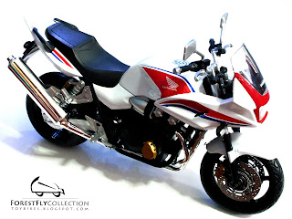 1:12 scale Honda CB1300SB White