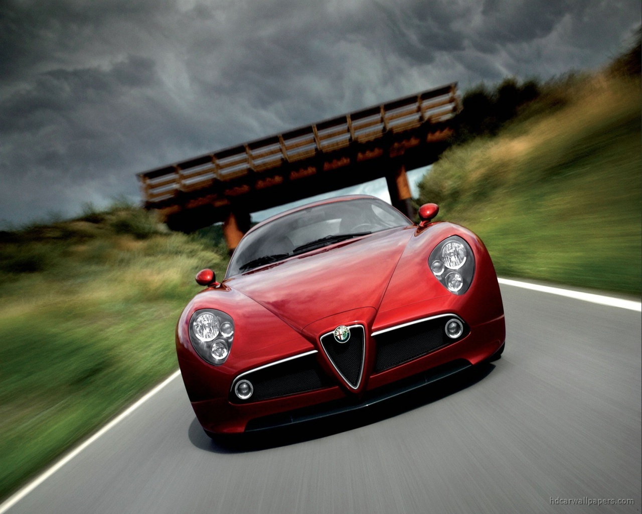 http://2.bp.blogspot.com/-9gEh_qU6A-I/UBeYhOm8VfI/AAAAAAAAFnw/xDgvo8uG5oI/s1600/alfa_romeo_8c_competizione_01_1280x1024.jpg