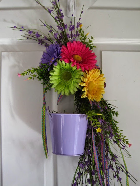 Simple spring wreaths daisy pail eggs wreath