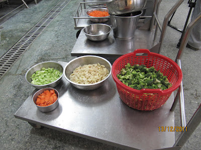 營養午餐的蔬菜來自泰雅族的石磊部落。