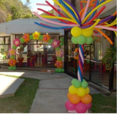 La mesa dulce se encuentra en un sector especial bien decorado con ...