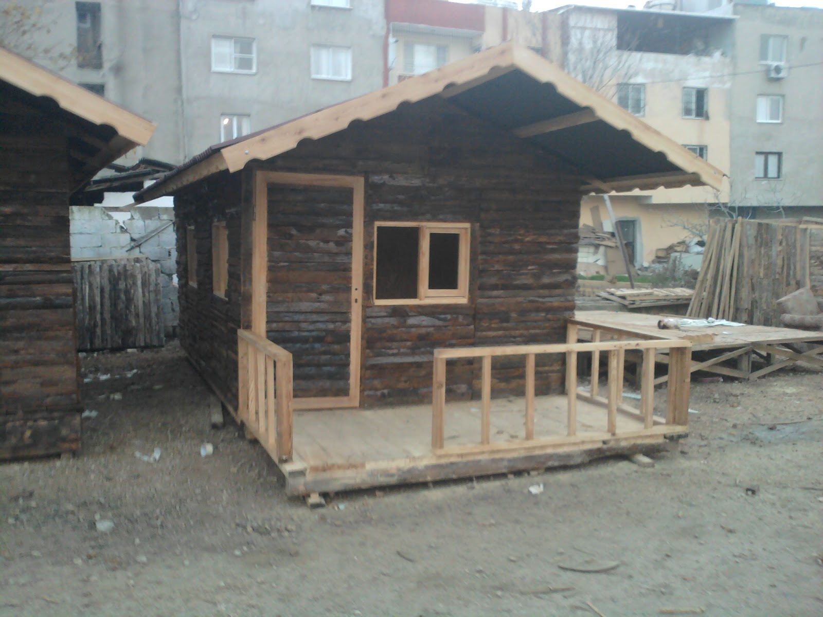 Ahşap ev 15 m2 tomruk balkonlu ev