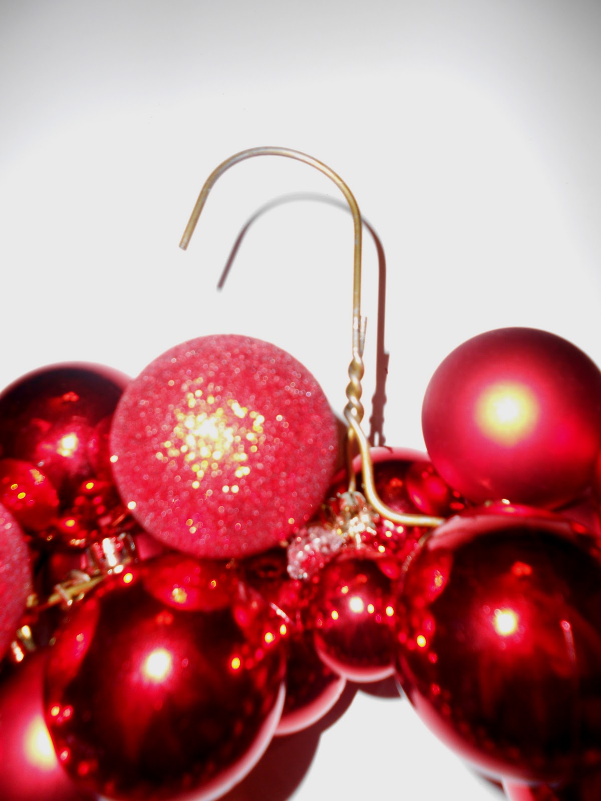 6 Dollar Wire Hanger Christmas Ornament Wreath and Bow Tutorial / Six