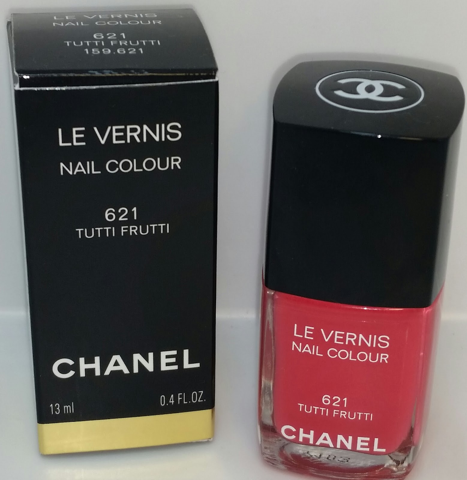 Jayded Dreaming Beauty Blog : 621 TUTTI FRUTTI CHANEL LE VERNIS NAIL COLOUR  - SWATCHES AND REVIEW
